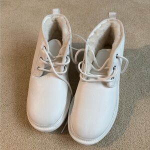 UGG Neumel Leather NEVER WORN just bought brand new, too big on me. Size 9